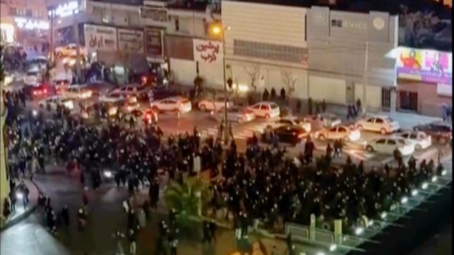 Iran: Iranische Friedensnobelpreisträgerin Shirin Ebadi warnt vor Massaker