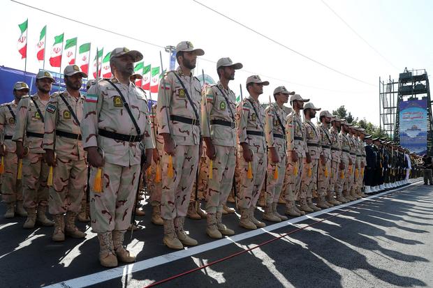 Regime im Iran: Kadetten der iranischen Streitkräfte