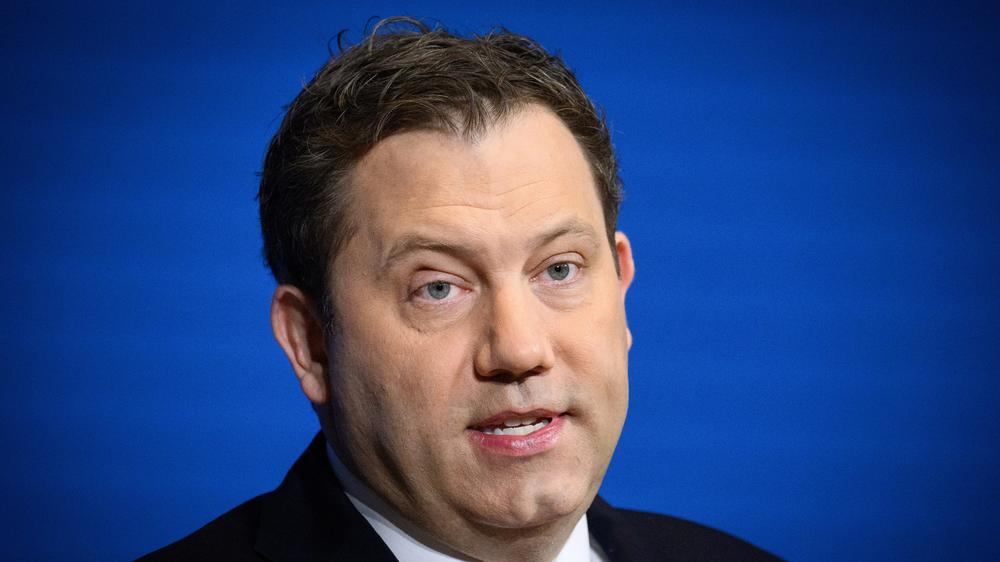  Vizekanzler Lars Klingbeil (SPD) hält Gespräche über eine Ausweitung des französischen Atomschirms für sinnvoll.