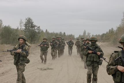 Jahrestag vom Ukrainekrieg: Russsische Soldaten bei einem gemeinsamen Manöwer mit Belarus nahe BorisowBelarusim Septemeber 2025