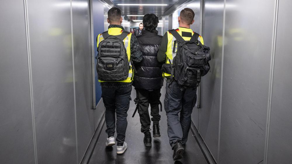  EU-Staaten können Asylsuchende künftig leichter in Länder außerhalb der EU abschieben.