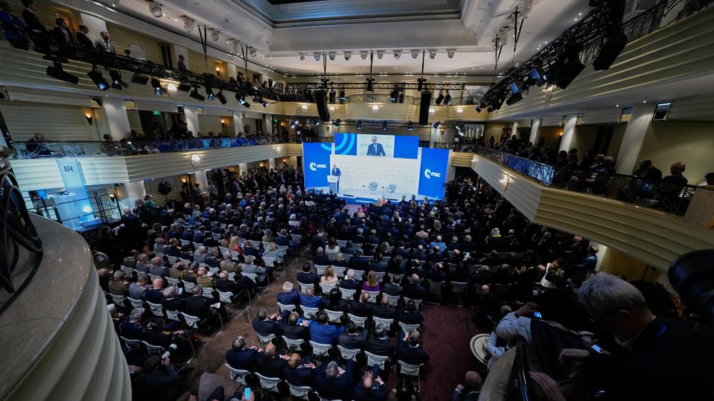  Alle Augen blicken auf Friedrich Merz, als dieser mit seiner Rede die Münchner Sicherheitskonferenz eröffnet.