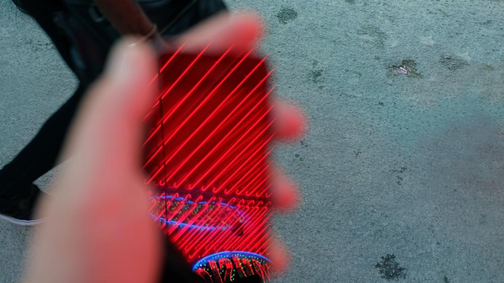 Schadensersatz für Meta-Nutzer: Das Oberlandesgericht Dresden hat vier Klägern jeweils 1.500 Euro Schadensersatz zugesprochen. Revision nicht möglich.