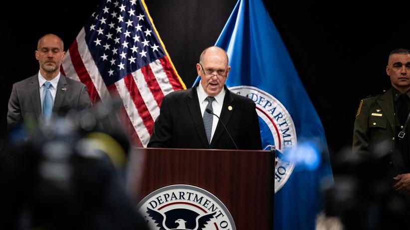 USA: Tom Homan gab das Ende des Einsatzes bei einer Pressekonferenz in Minneapolis bekannt.