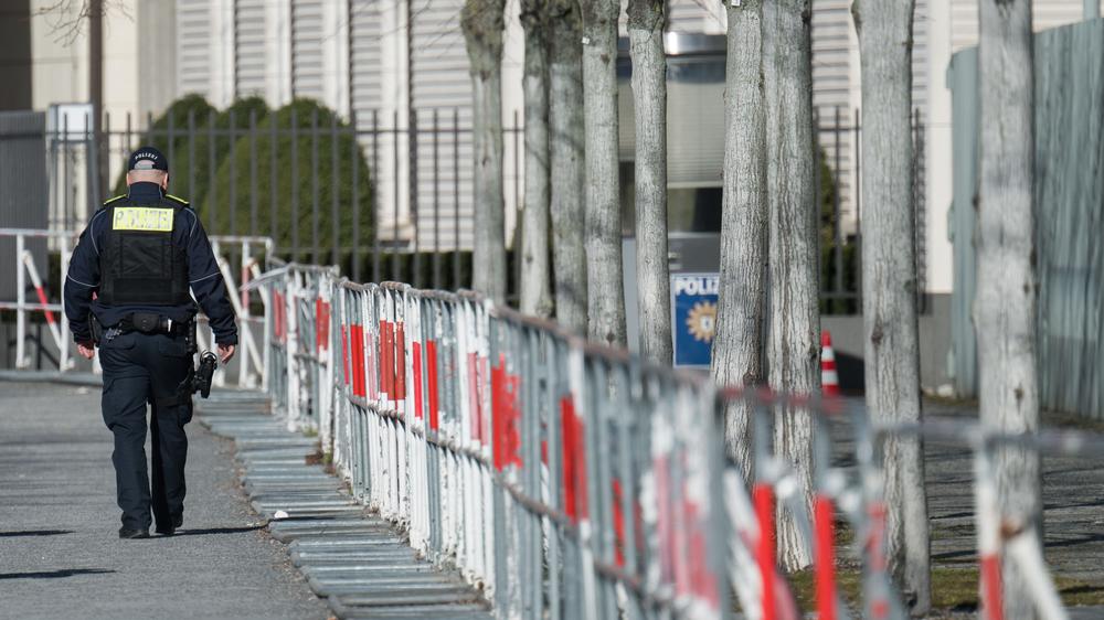 ARD-Deutschlandtrend: Laut aktuellem ARD-Deutschlandtrend fühlen sich drei Viertel der Befragten von der aktuellen Weltlage bedroht. Den Krieg im Iran lehnen sie mehrheitlich als nicht gerechtfertigt ab.
