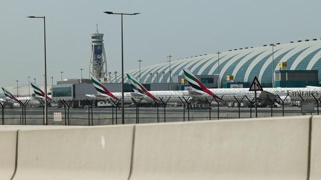 Irankrieg: Iranische Drohnen schlagen nahe des Flughafens von Dubai ein