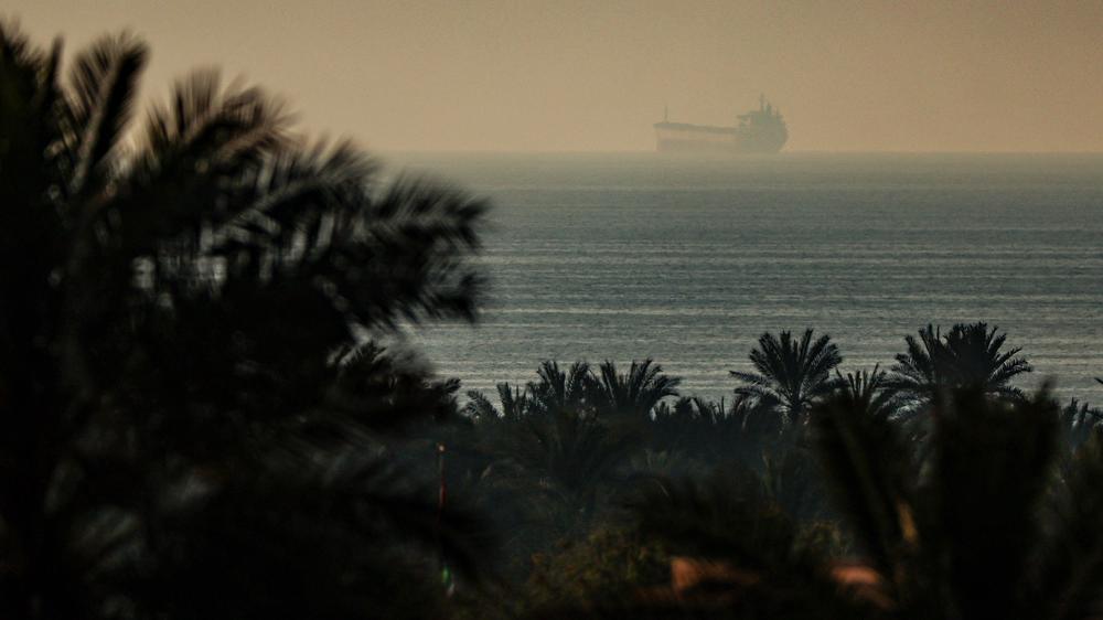Iran War: About a fifth of the world's oil transport passes through the Strait of Hormuz.