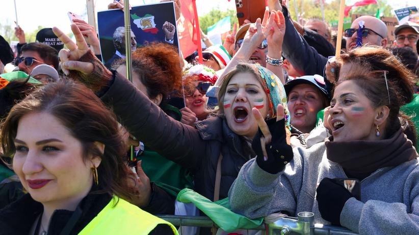Sohn des letzten Schahs: Pro-Pahlavi-Demonstranten versammelten sich in Berlin.