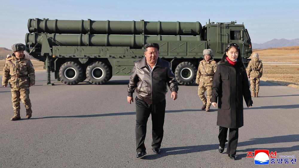 Nordkorea : Kim Jong-un auf dem Weg zu einem Test von ballistischen Raketen im Januar (Archivfoto).