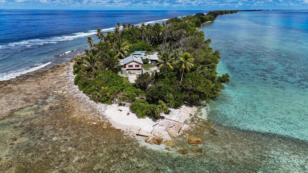 Tuvalu: The difficult-to-reach island state is pushing ahead with its energy transition. In 2021, 75 percent of its energy came from diesel; five years later it is only 25 percent.