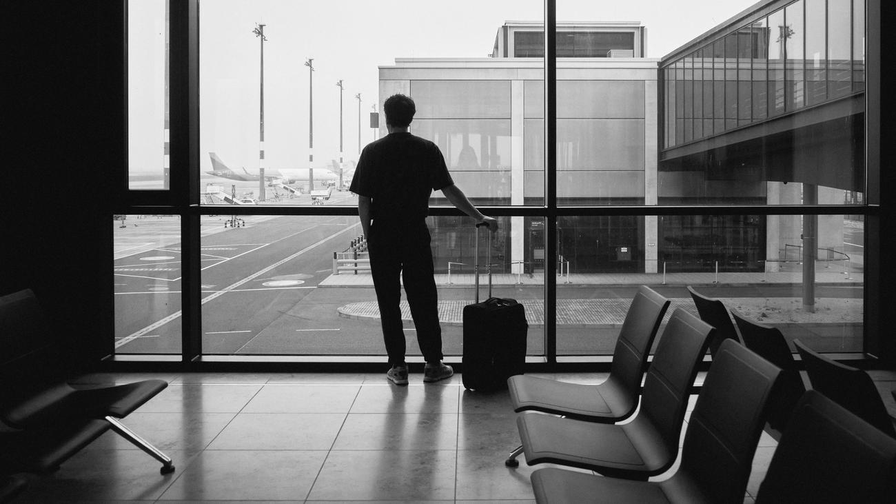 Wehrpflichtgesetz: Als Mann länger ins Ausland? Warum die Bundeswehr da mitreden könnte