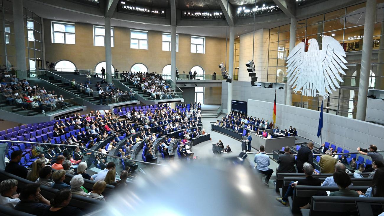 Reformen: Bundestag stimmt über Gesundheitsreform und Heizungsgesetz ab