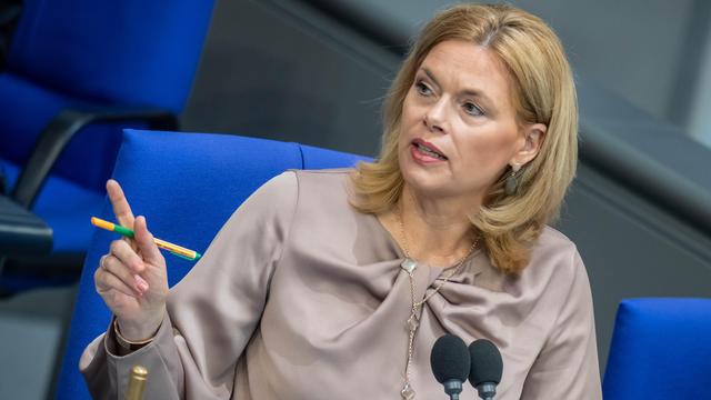 Abstimmung im Bundestag: Julia Klöckner droht AfD-Fraktion mit Rauswurf