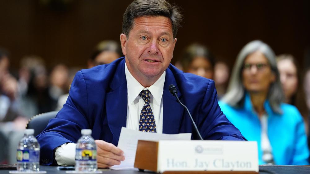  Der US-Senat hat Jay Clayton als neuen Chef der nationalen Nachrichtendienste bestätigt. Alle demokratischen Senatoren votierten gegen ihn.