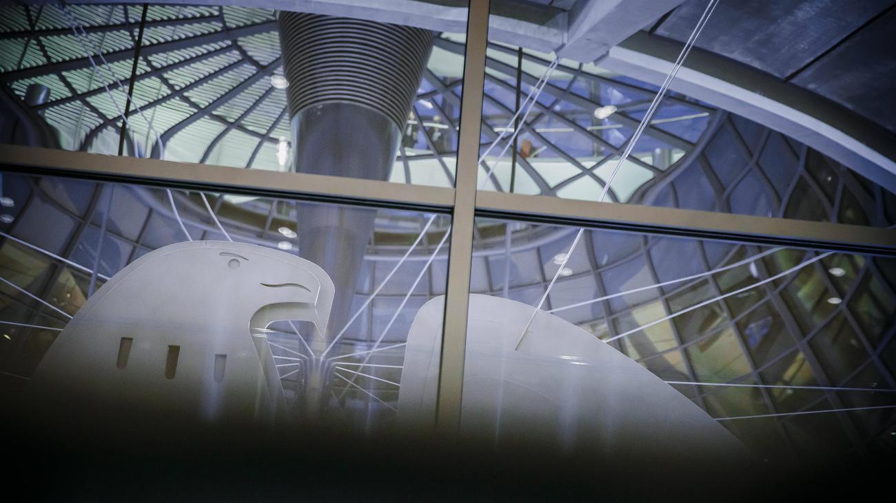 Bundestag: Bundestagsabgeordnete debattieren über umstrittene Reformen