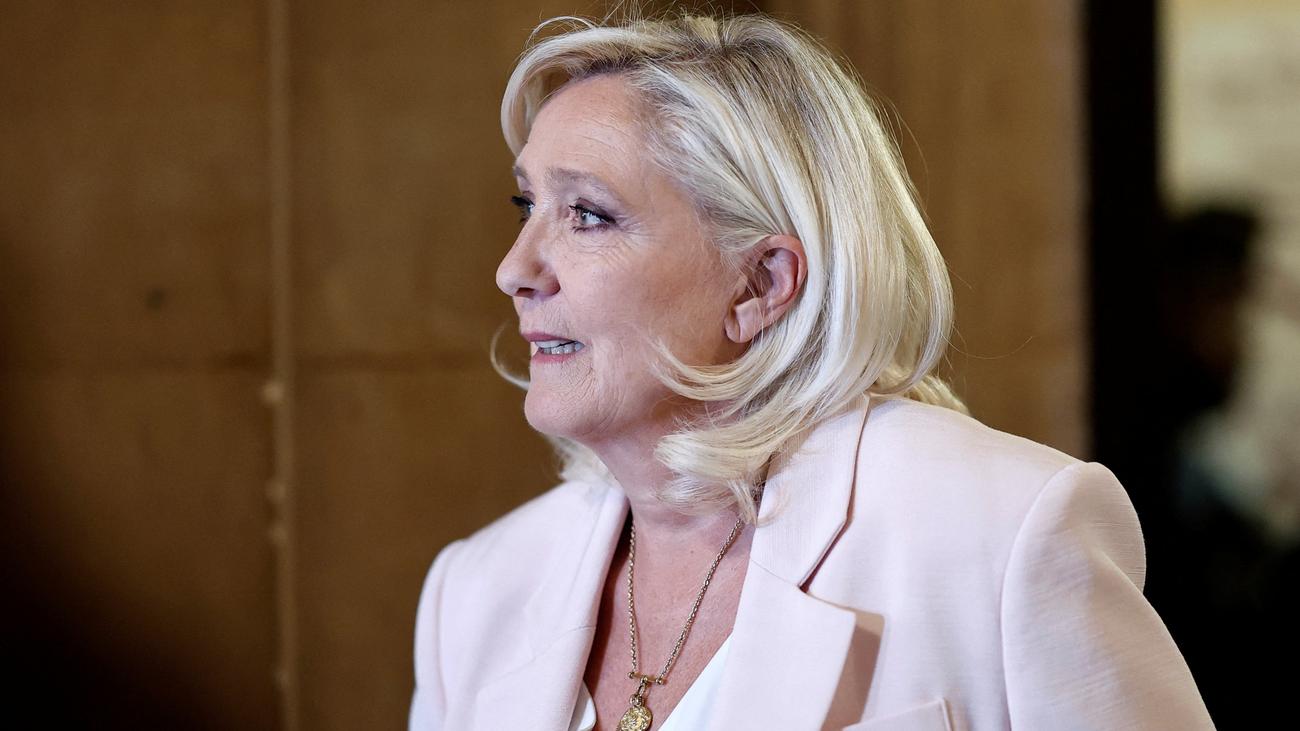 Präsidentschaftswahl 2027: Marine Le Pen zu Fußfessel und 15 Monaten Unwählbarkeit verurteilt