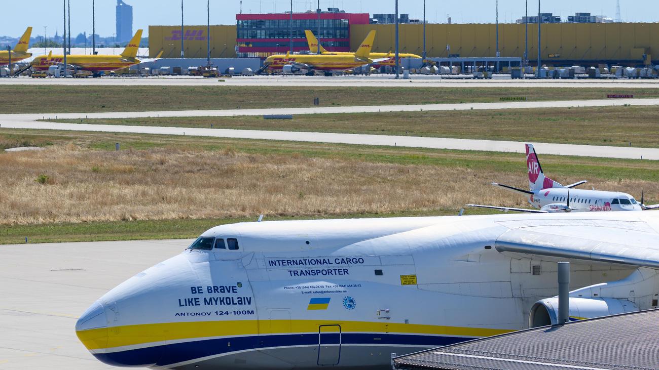 Anschlag in Leipzig: Flughafen Leipzig/Halle stellt Besucherangebote vorerst ein
