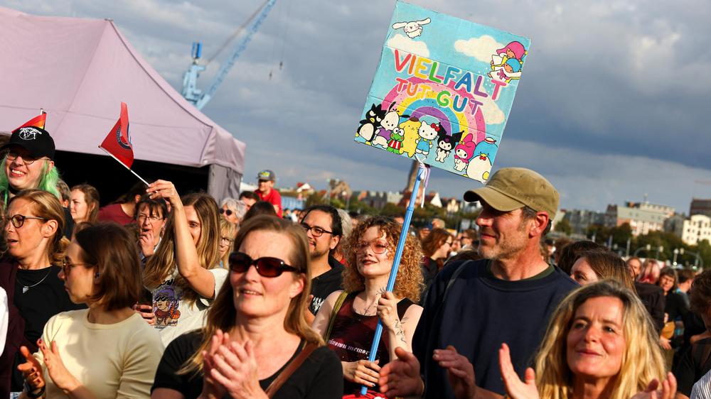 Proteste gegen Rechtsextremismus: Proteste in Rostock. Die Landtagswahlen in Mecklenburg-Vorpommern finden am 20. September statt.