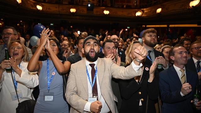 Parlamentswahl in Schweden: Regierungsblock und Opposition laut Wahlbehörde beinahe gleichauf
