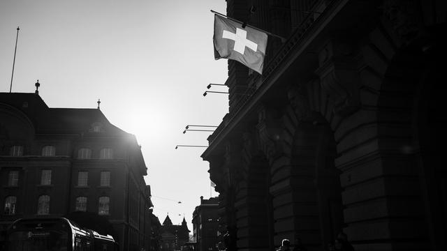 Abstimmung in der Schweiz: Kann ein Land heute überhaupt neutral sein?