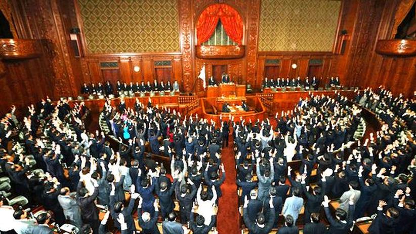 Parlamentswahl Japan wird nationalistisch ZEIT ONLINE