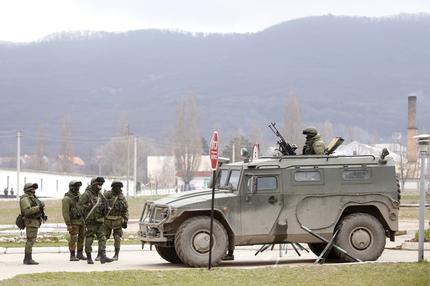 Bewaffnete in der Nähe von Simferopol. Sie sollen Russland unterstützen.