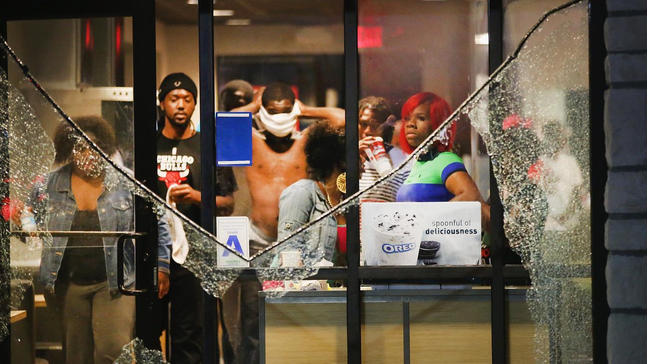 Michael Brown Gouverneur Beordert Nationalgarde Nach Ferguson Zeit Online