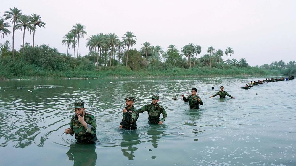 Rüstungsexporte: Schiitische Freiwillige der irakischen Armee beim Training in Nadschaf
