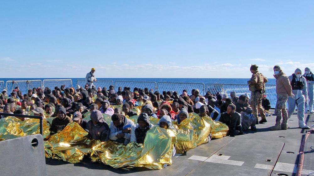 Gesellschaft, Flüchtlinge, Sizilien, Flüchtling, Gambia, Libyen, Mali, Somalia, Italien, Gefängnis, Ramadan, Wüste, Allah, Fernsehen, Geld, Kenia, Sudan, Afrika, Bamako, Europa, Tripolis, Äthiopien