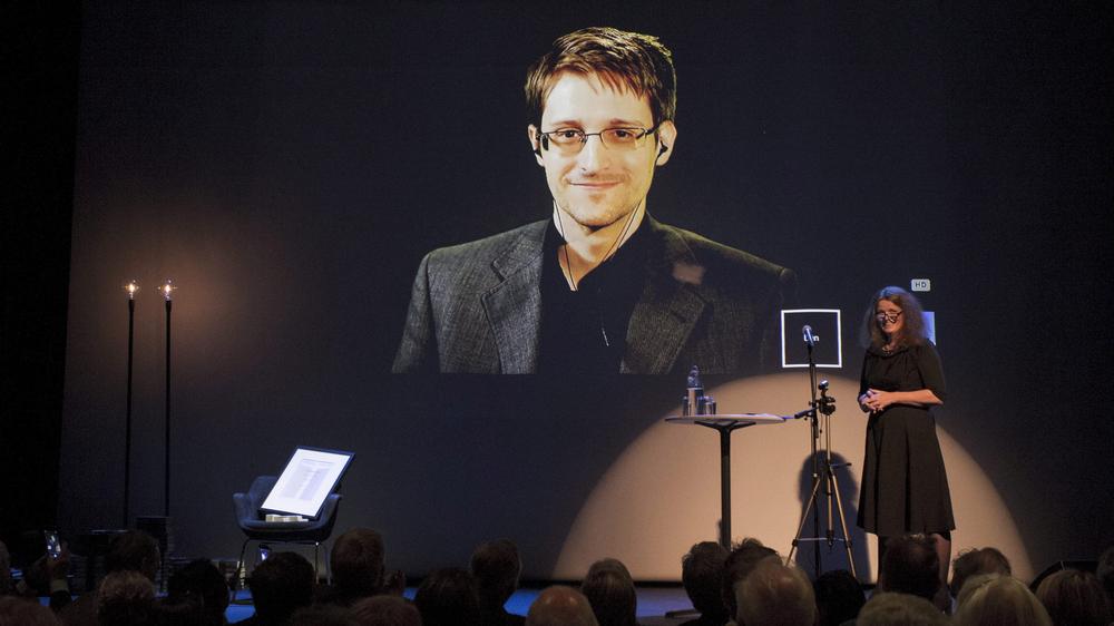 Russland: Edward Snowden nimmt per Videoschaltung an einer Preisverleihung in Norwegen teil.