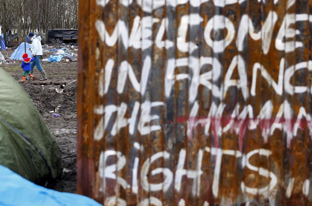 Calais: Französisches Gericht Erlaubt Räumung Des "Dschungels" | ZEIT ...