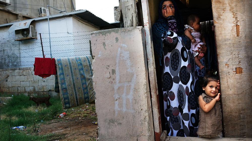 Presseschau Asylpolitik: Eine syrische Familie in ihrer Unterkunft in Beirut