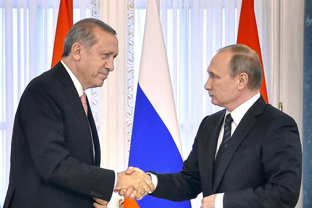 Der russische Präsident Wladimir Putin und sein türkischer Amtskollege Recep Tayyip Erdoğan in St. Petersburg