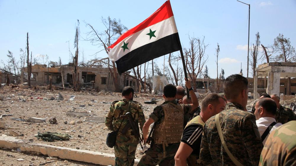 Krieg in Syrien: Regimetreue syrische Soldaten auf einem von den Rebellen zurückeroberten Militärgelände im Südwesten von Aleppo (Archivbild vom 5. September 2016)