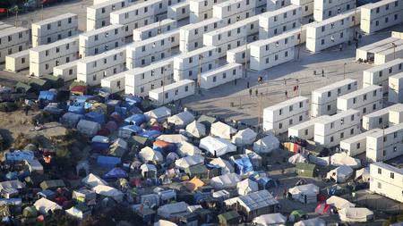 Frankreich Offenbar Mehr Als 10 000 Fluchtlinge In Calais Zeit Online