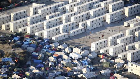 Frankreich Offenbar Mehr Als 10 000 Fluchtlinge In Calais Zeit Online