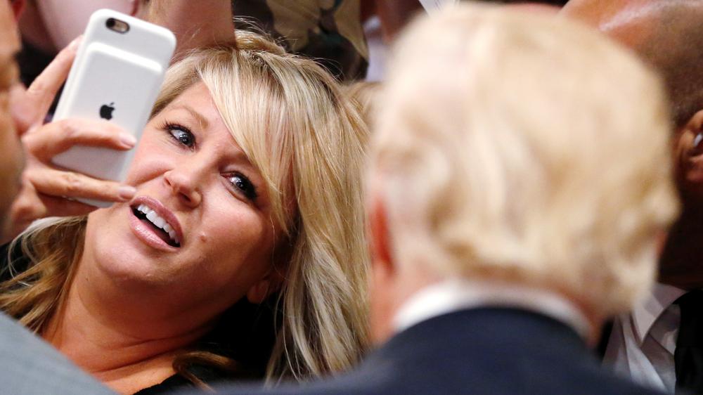 Steuerhinterziehung: Donald Trump: "Wir werden Apple dazu bringen, ihre verdammten Computer in den USA zu bauen." 