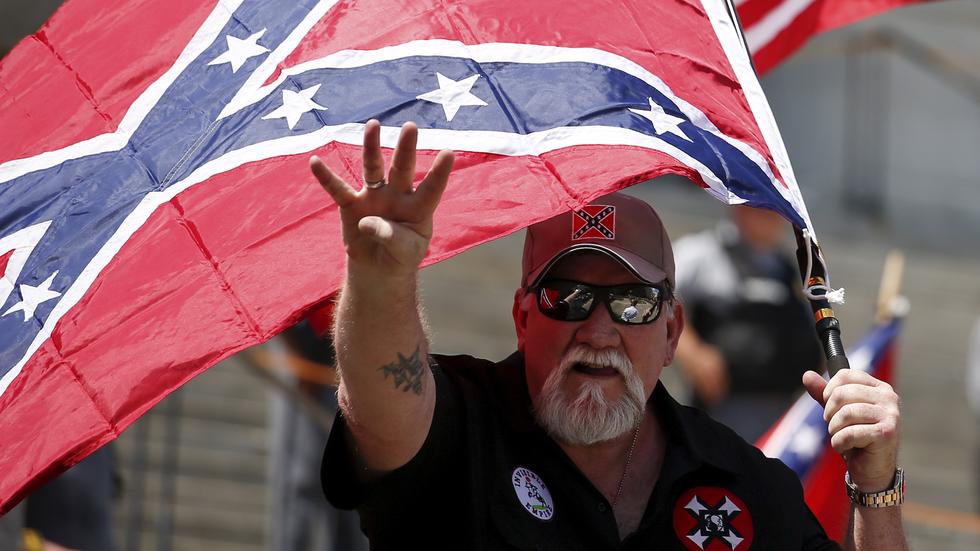 Donald Trump: Ein Mitglied des Ku Klux Klan auf einer Kundgebung in South Carolina 