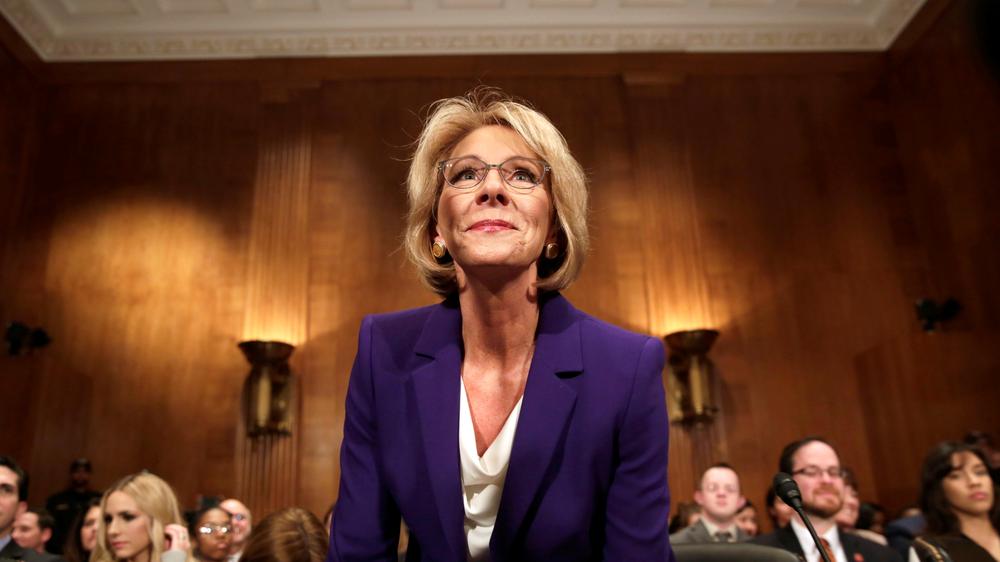 Betsy DeVos: Die designierte Bildungsministerin Betsy DeVos bei ihrer Senatsanhörung