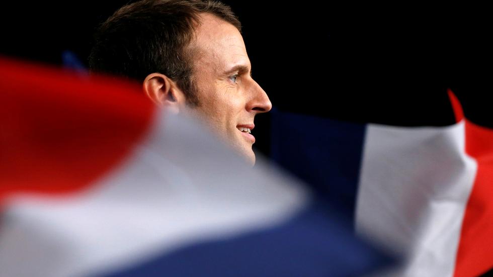 Präsidentschaftswahl in Frankreich Macron führt in Umfrage vor Le Pen