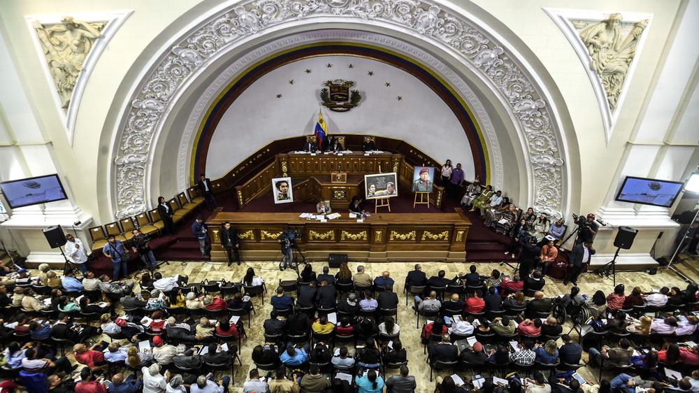 Venezuela: Die verfassunggebende Versammlung übernimmt die Kontrolle.