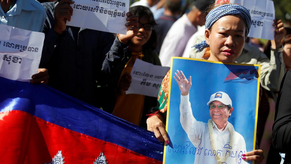 Kambodscha: CNRP-Anhänger demonstrieren für die Freilassung von Parteiführer Kem Sokha.