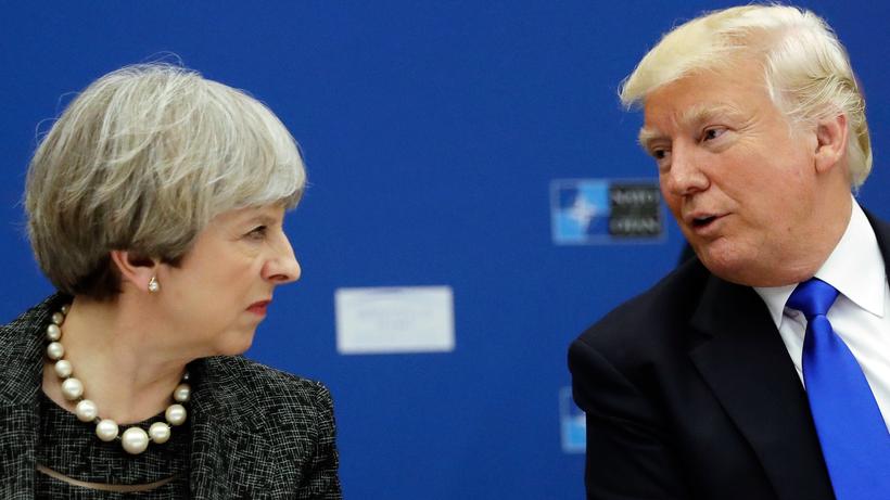 Islamfeindliche Videos: Theresa May und Donald Trump verstanden sich bisher, wie hier bei einem Nato-Treffen, relativ gut. 
