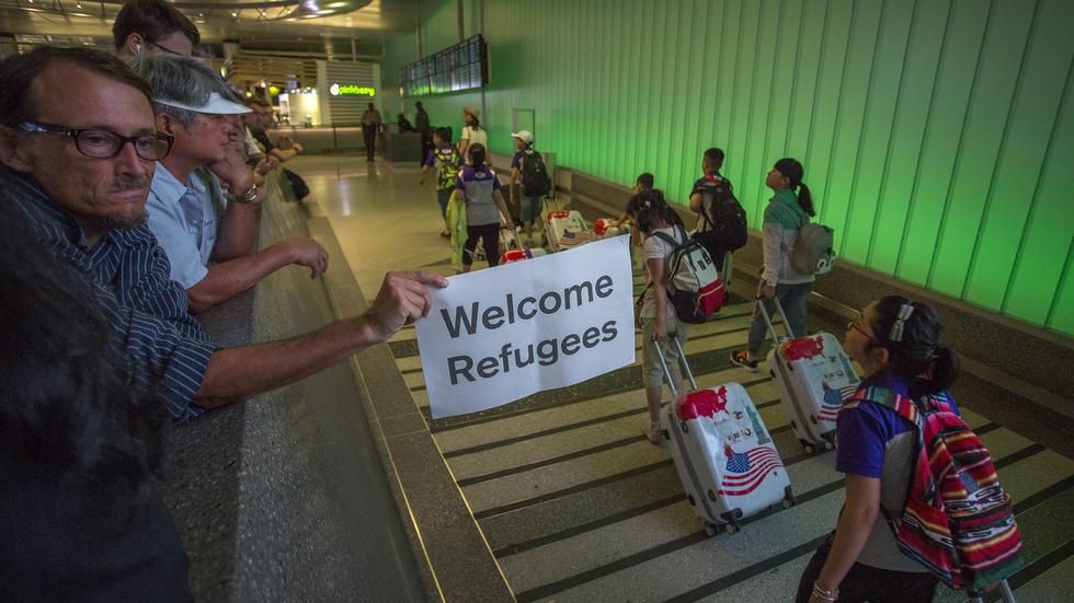 USA: Solidaritätsbekundung für Flüchtende am Flughafen von Los Angeles: "Welcome Refugees" (Archiv)