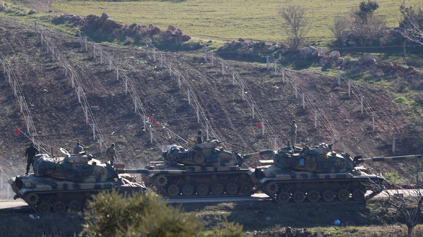 Recep Tayyip Erdoğan: Türkische Panzer in der Nähe der türkisch-syrischen Grenze