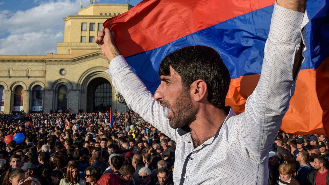 Сколько человек армян. Армения люди. Население Армении. Армяне фото. Армяне фото людей.
