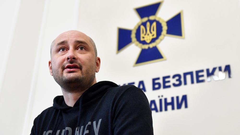 Arkadi Babtschenko: Der am Dienstag für tot erklärte russische Journalist ist am Leben.