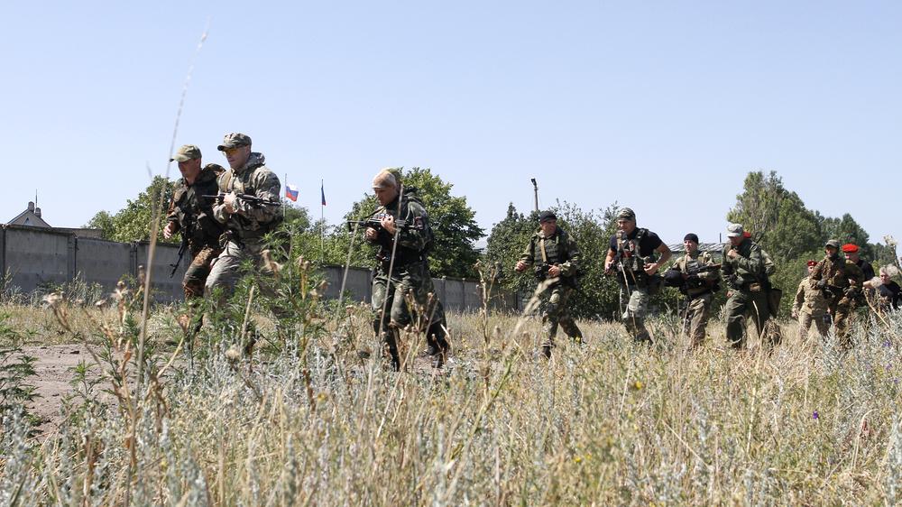 Konflikt in der Ostukraine: Mitglieder einer militärischen Spezialeinheit der seperatististischen Volksrepublik Lugansk