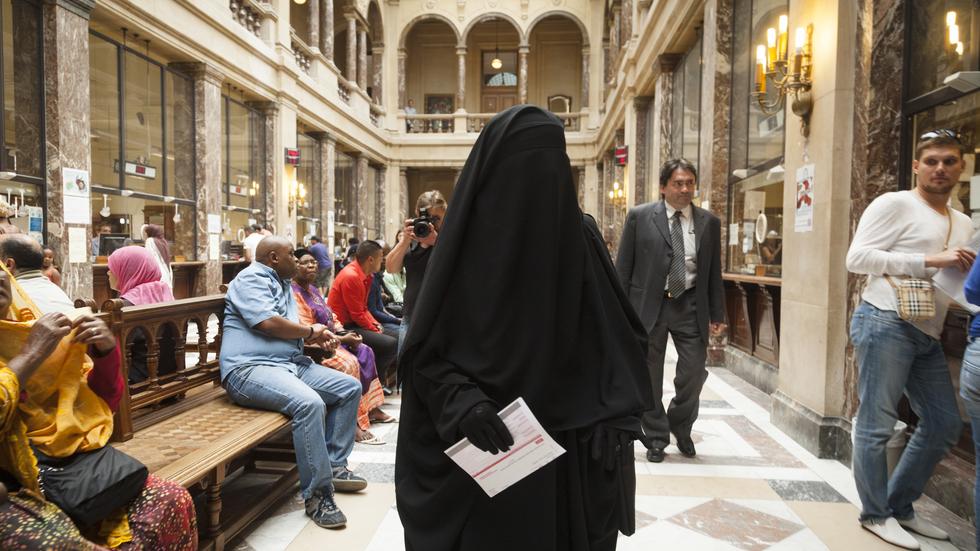 Frankreich: Burka-Verbot verstößt laut UN gegen Menschenrechte | ZEIT ...