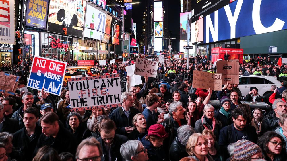 Robert Mueller: Bei einem Protest in New York setzen sich sich die Demonstranten für freie Ermittlungen des Sonderermittlers Robert Mueller ein.